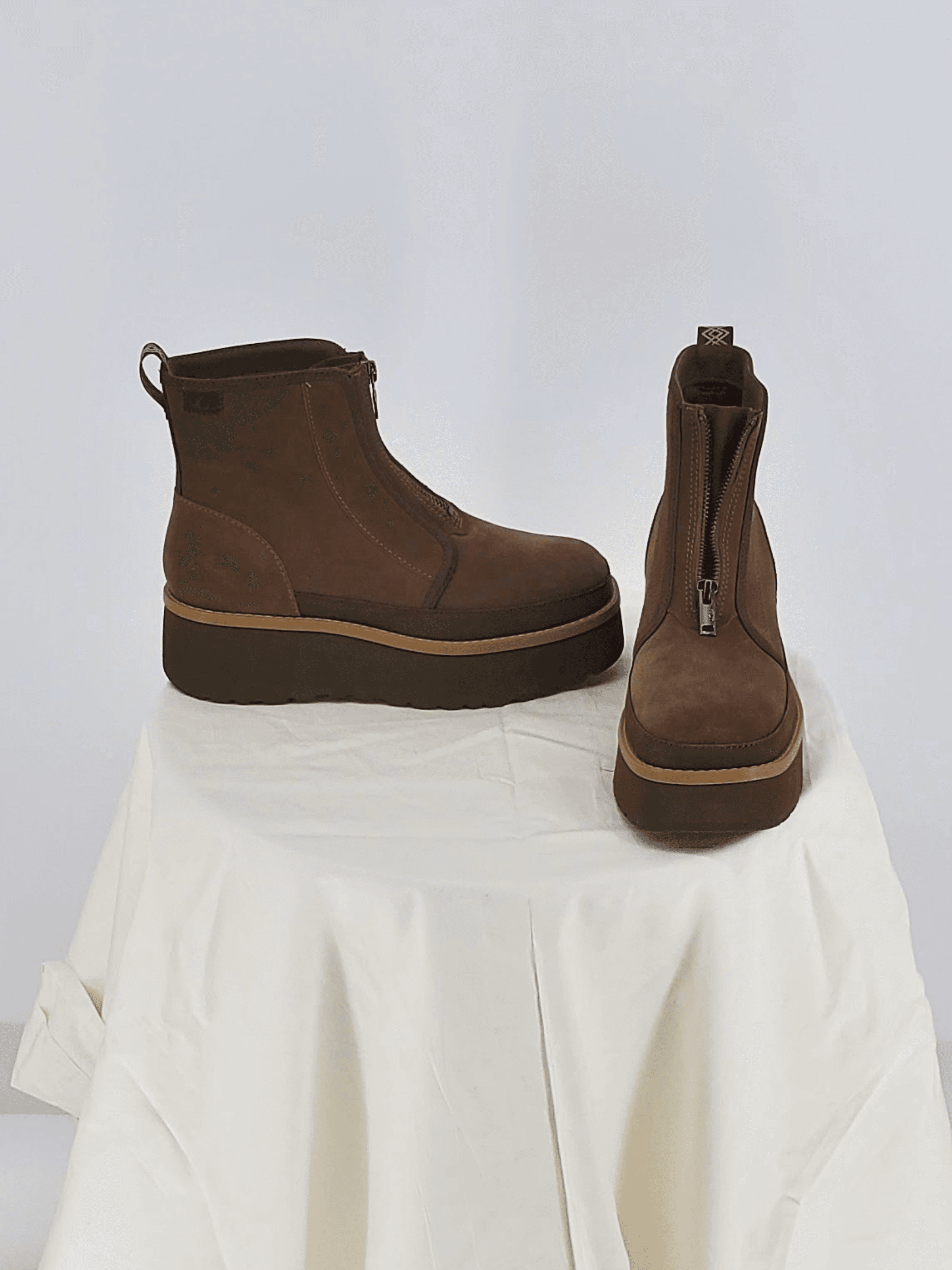 Uggs, Uggs — Brown leather uggs, mint