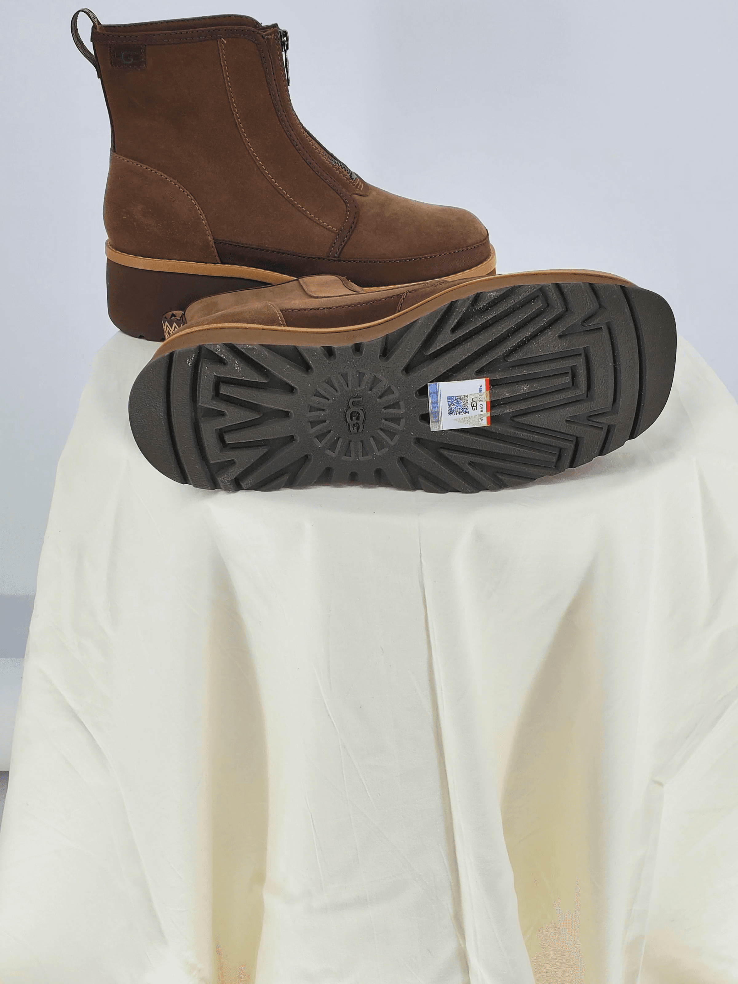 Uggs, Front. Condition: Mint.