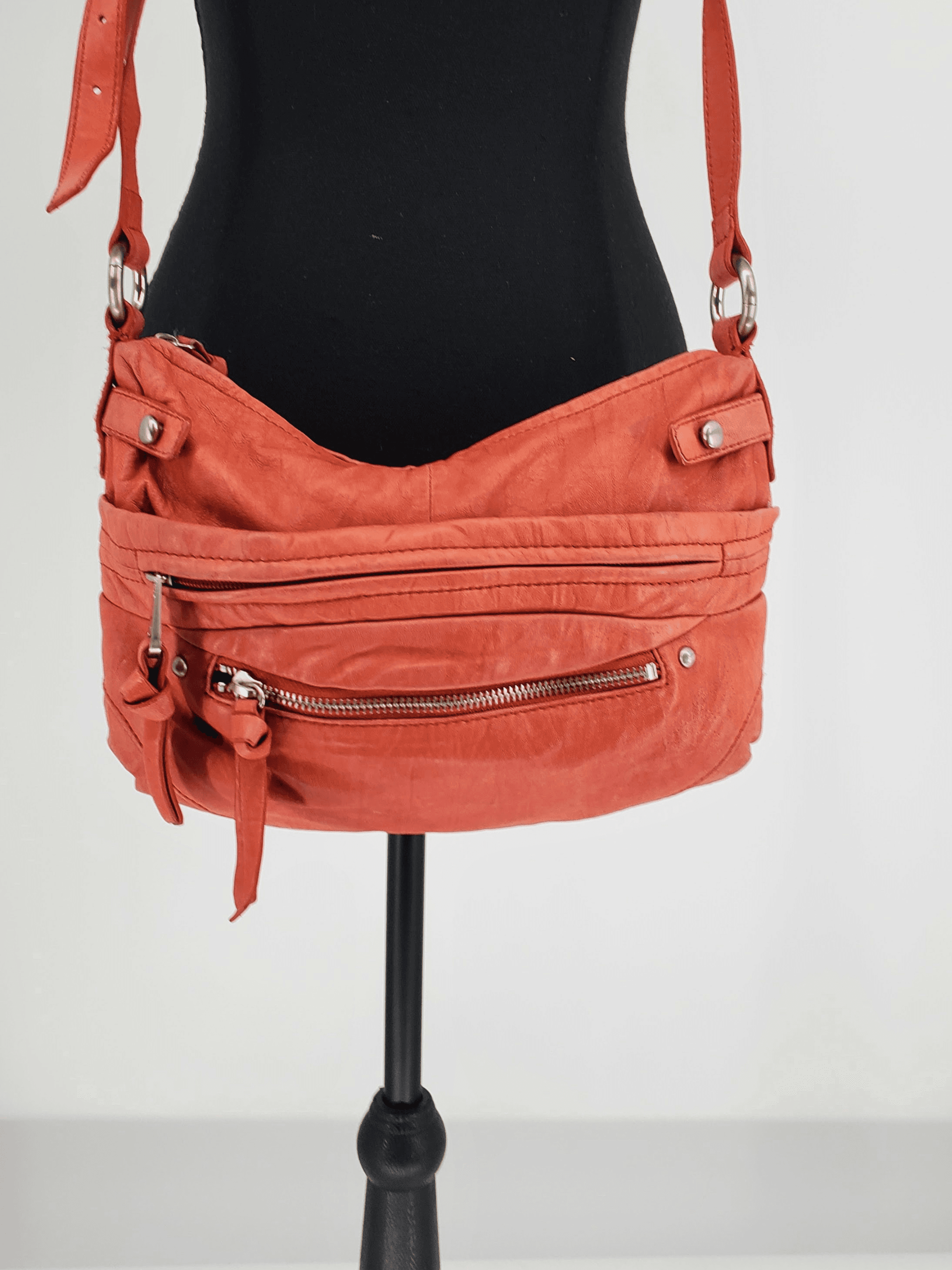 Perlina , Front. Condition: Fair.