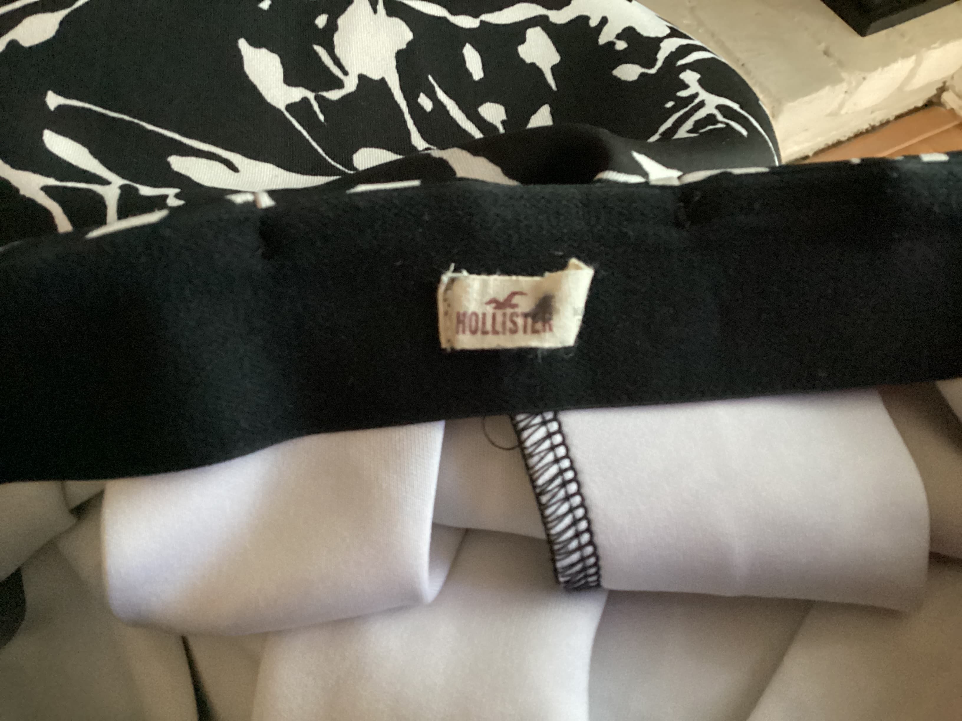 Hollister , Front. Condition: Mint.