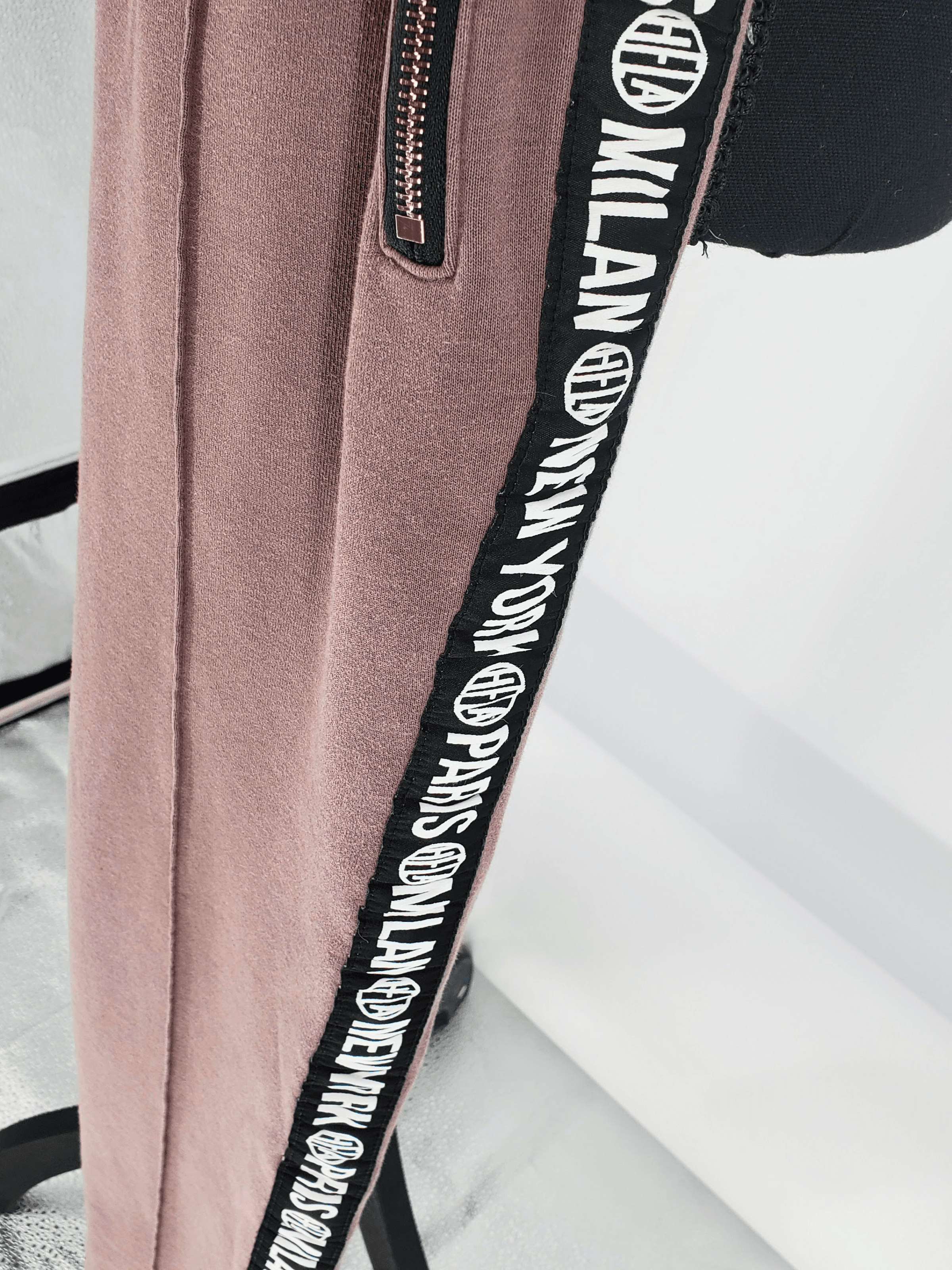 Homme+femme gray pants, Frente. Condición: Mint.