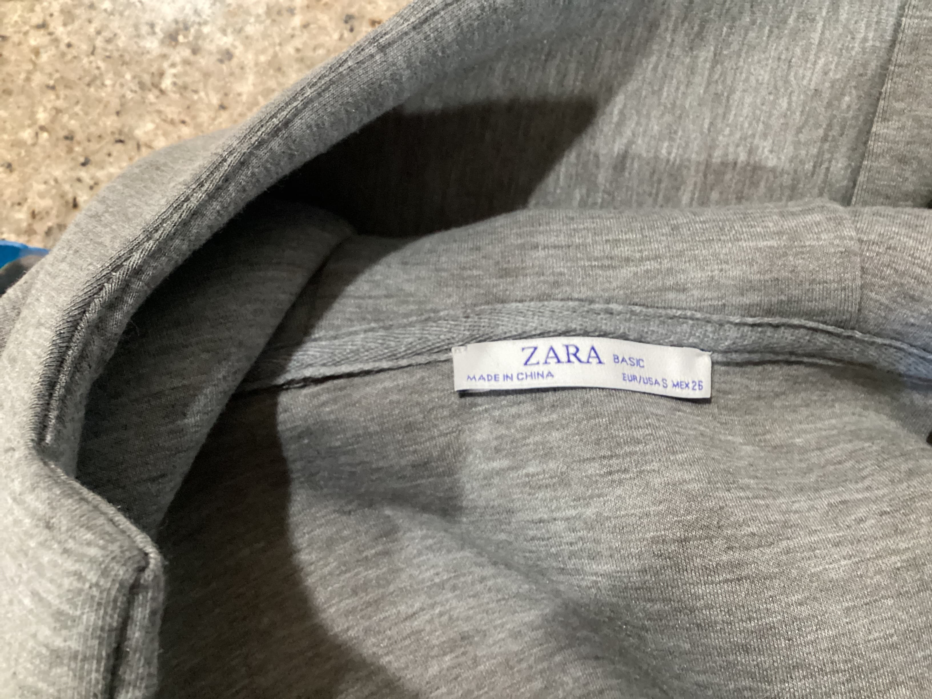 Zara Basic, Frente. Condición: Mint.